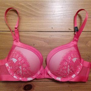 *Never worn* Victoria's Secret Lace Push-up Bra
